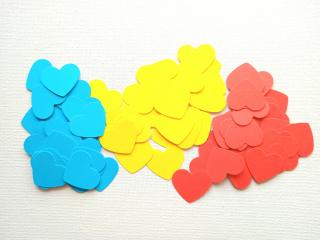 Inimi carton tricolor 2,5 cm - 90 buc.