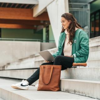 Geanta de laptop din piele naturala, The Chesterfield Brand, Bonn 14 inch, Maro coniac