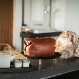 Geanta pentru cosmetice The Chesterfield Brand, din piele naturala, Biassa, Maro coniac