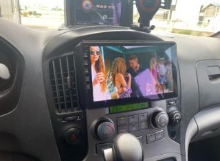 Navigatie Hyundai H1 din 2007 - 2015,  Android 14 , 4GB RAM, Octacore, Slot Sim 4G, DSP, GPS, Wi-FI, Carplay, Android Auto, USB, Bluetooth, Waze, Touchscreen, 9 inch