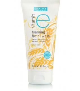 Spuma pentru curatare faciala cu Vitamina E, Beauty Formulas, 150 ml