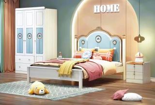 Set mobilier Bluey din  lemn masiv de stejar pentru camera copii 3 piese: pat (saltea necesara 150 x 190cm), o noptiera si dulap 3 usi  cod 6601