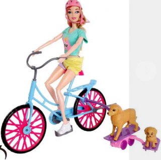 Papusa Barbie pe bicicleta cu doi catelusi