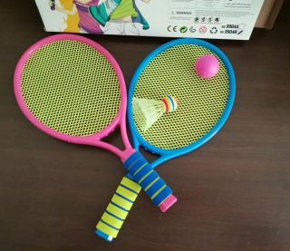 Set de 2 palete de badminton cu fluturasi si minge