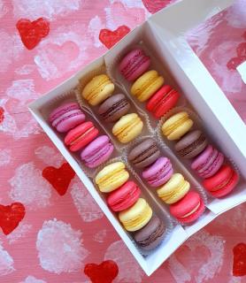 Cutie aniversara - Macarons