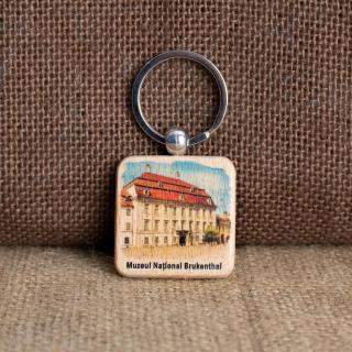Breloc din lemn, suvenir, acuarela, Muzeul National Brukenthal Sibiu