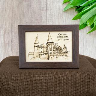 Tablou suvenir din lemn, gravat, Castelul Corvinilor Hunedoara, dimensiune 10 15, rama inclusa