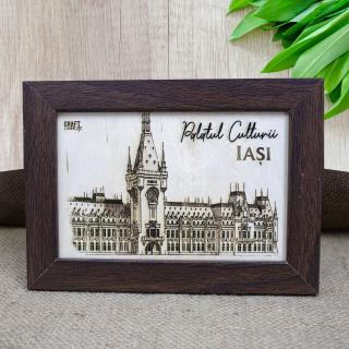Tablou suvenir, din lemn, gravat, Palatul Culturii din Iasi, dimensiune 10 15 cm, rama inclusa