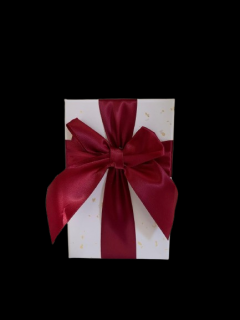 Cutie cadou din carton cu fundita alb bordo nr.1 3861353