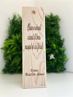 Cutie Vin Personalizata   Bun e vinul cand il bea nasul si cu finul!