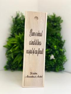 Cutie Vin Personalizata   Bun e vinul cand il bea nasul si cu finul!  !