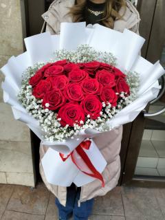 Buchet trandafiri rosii in forma de inima