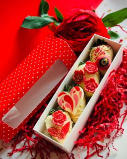 CUTIE 6-8 MACARONS, 18X5.5X5.5 CM, CU SERTAR, COD MAC3- ROSU CU PUNCTE, SET 5 BUC