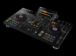 Consola DJ stand alone cu 2 canale Pioneer DJ XDJ-RX3