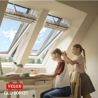Fereastra VELUX GLU 006121 cu rama EDW 1000