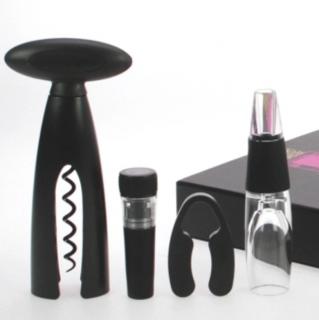 Cutie cu Set de 4 accesorii pentru vin - Tirbuson, Taietor Capison, Dop si Decantor