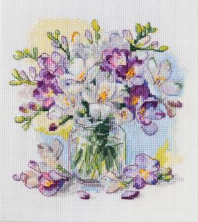 Set broderie in cruciulita, Buchet de frezii, 17x17 cm