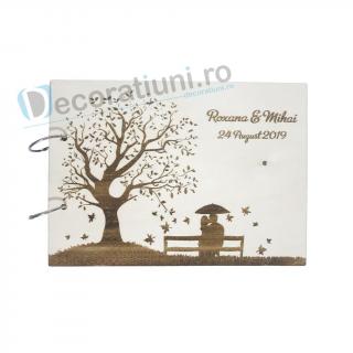 Guestbook din lemn personalizat, guestbook nunta - model copac si cuplu pe banca