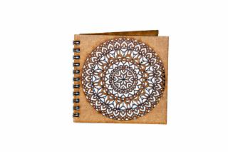 Agenda 10x10 personalizata din lemn cu mandala circulara