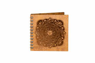 Agenda 10x10 personalizata din lemn cu mandala cu soare