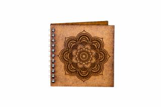 Agenda 10x10 personalizata din lemn cu mandala tip floare