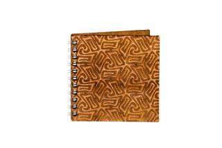 Agenda 10x10 personalizata din lemn cu model liniar