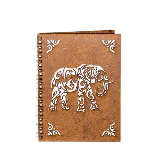 Agenda A5 personalizata din lemn cu elefant perforat