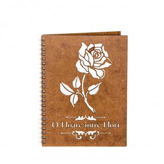 Agenda A5 personalizata din lemn cu O floare intre flori!