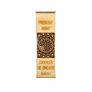 Cutie de vin personalizata pentru cavaler de onoare cu model mandala