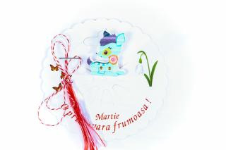 Martisor-brosa cu o caprioara albastru deschis