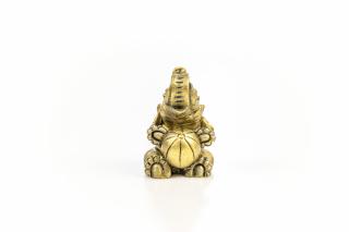 Statueta Feng Shui mica elefant cu minge pentru dragoste si noroc