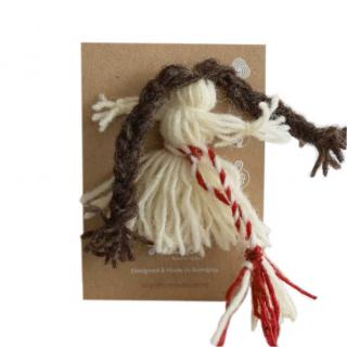 Martisor Fata cu codite, brunet, lana romanesca