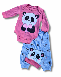 Set body, pantaloni si caciulita panda cu inimioara roz bebelusi bumbac 0-6 luni