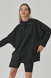 Bluza neagra oversize, material creponat cu un buzunar aplicat