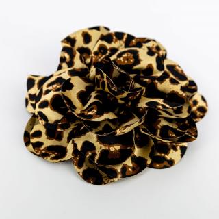 Brosa animal print pe fond galbui, floare cu diamtetru de 15 cm, cu clips pentru par