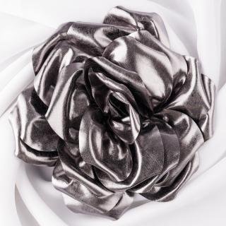 Brosa floare cu diametru de 15 cm, cu clips pentru par, argintiu metalizat