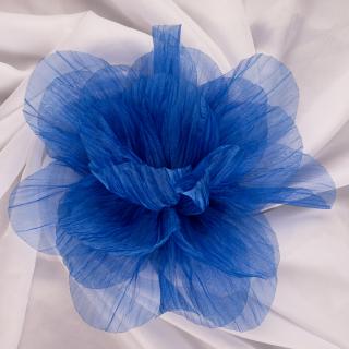 Brosa floare din organza creponata cu diametru de 20 cm, cu clips pentru par, albastra