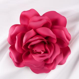 Brosa floare fucsia satinata cu diametru de 15 cm, cu clips pentru par