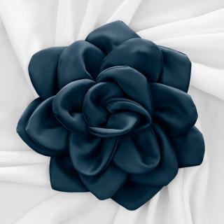 Brosa floare turcoaz inchis satinata cu diametru de 25 cm, cu clips pentru par