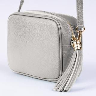 Geanta crossbody gri deschis din piele naturala, cu ciucure din piele