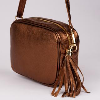 Geanta crossbody  metalizat din piele naturala, cu ciucure din piele, cupru