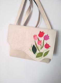 Geanta ivoire handmade cu lalele,unicat