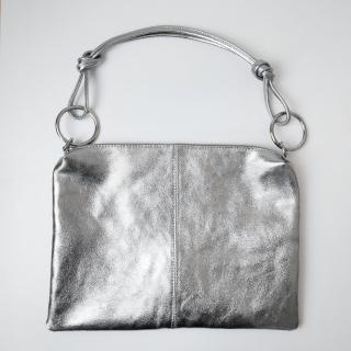 Geanta plic mare cu inele mari si doua barete, din piele naturala argintiu inchis