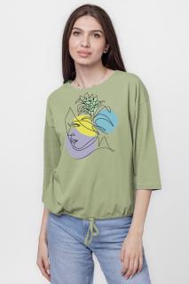Tricou uni cu maneca 3 4 din tricot de bumbac cu snur la baza, kaki deschis cu imprimeu chip stilizat