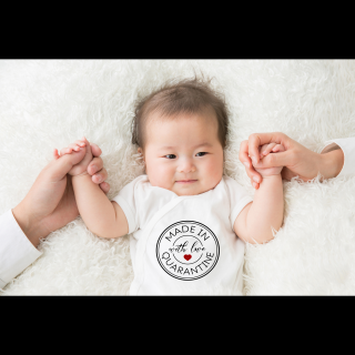 Body bebe personalizat din bumbac, cu mesajul Made with love in quarantine, cadou pentru nou nascuti BPB2-5604