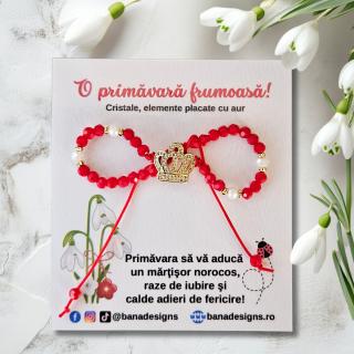 Bratara martisor coronita, cristale rosii si margele texturate placate cu aur de 18K