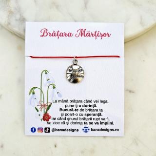 Bratara Martisor cu charm minge de baseball si snur rosu ajustabil