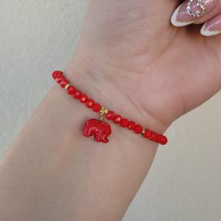 Bratara Martisor elefant coral, cristale rosii si margele texturate placate cu aur de 18K