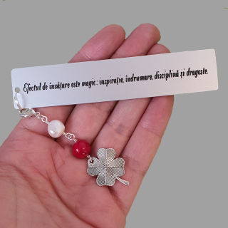 Semn de carte Martisor cu mesaj personalizat potrivit pentru invatatori sau profesori, cu coral rosu, perla de cultura si charm trifoi, SC2