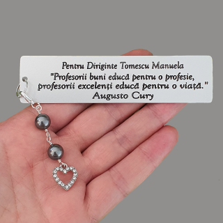 Semn de carte Martisor personalizat cu mesaj, cu coral rosu, perla de cultura si charm trifoi, potrivit pentru invatatori sau profesori